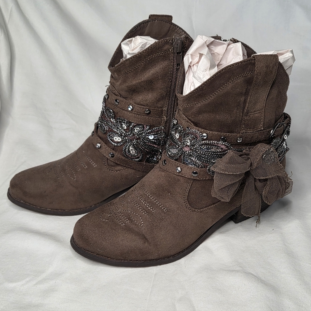 CUTE!! Naughty Monkey Grey/Brown Faux Suede Embellished Ankle Boots sz6.5